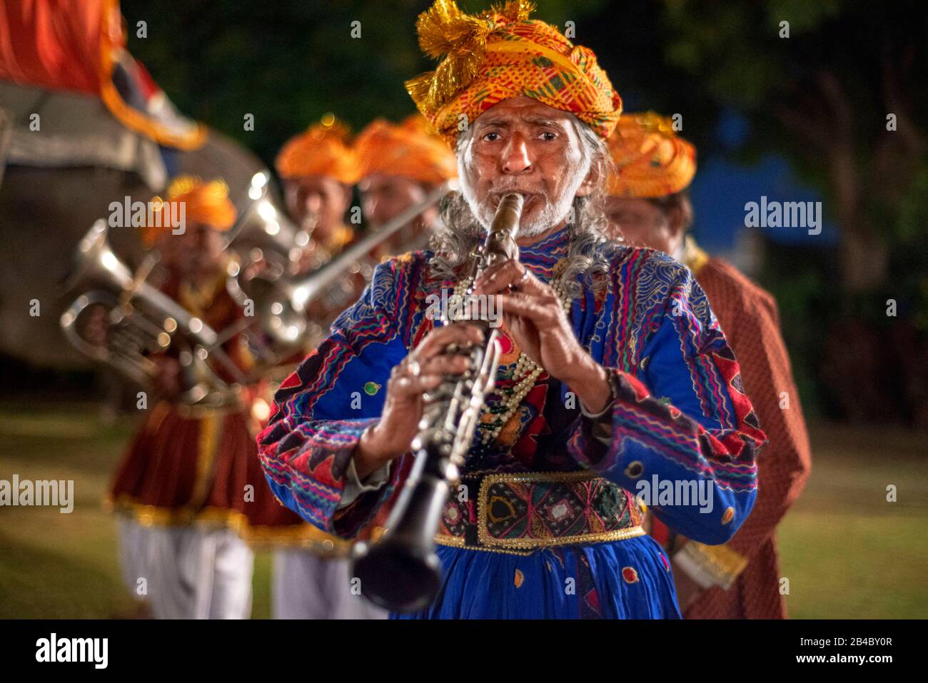 Gärten des Jaipur City Palace, Rajasthan, Indien. Palace war der Sitz des Maharaja von Jaipur, des Chefs des Kachwaha Rajput Clans. Herzlicher Willkommens-Witz Stockfoto