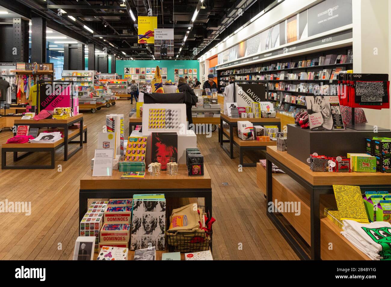 Tate Modern Art Gallery Souvenirladen Interior, London UK Stockfoto