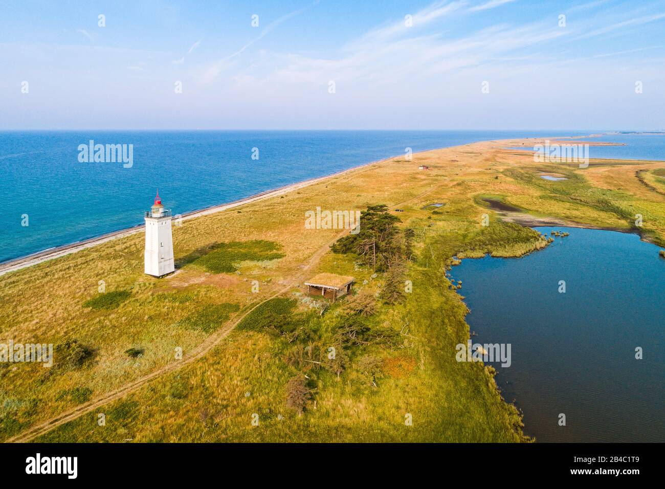 Der Leuchtturm Hyllekrok Fyr auf der dänischen Insel Lolland. Der Leuchtturm wurde im Jahre 1905 gebaut. Stockfoto