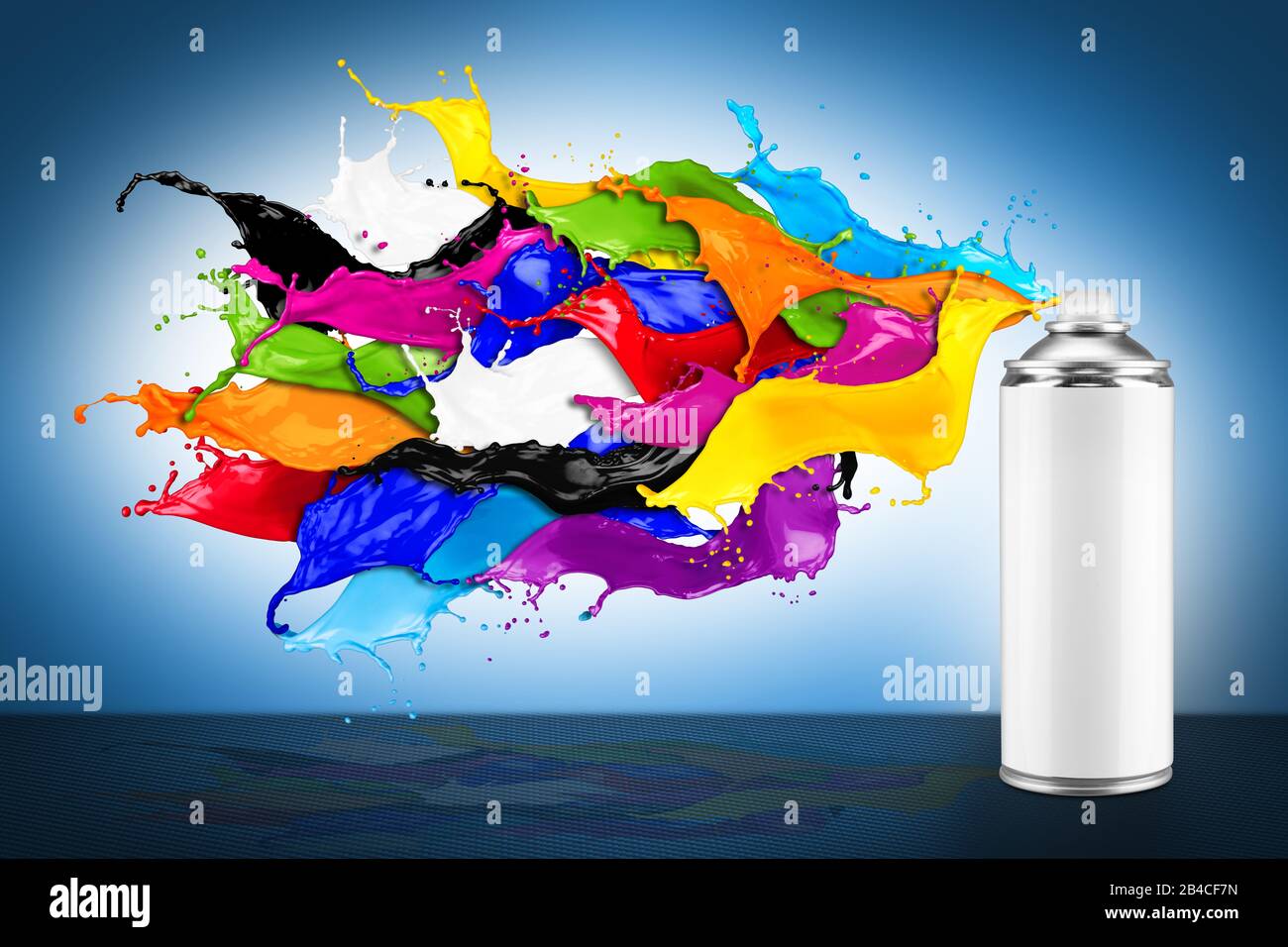 Spray kann bunte Regenbogenfarbe spritzen, die sich auf blauweißem Hintergrund explodieren lässt. Industrie diy Paintjob Graffiti-Konzept. Stockfoto