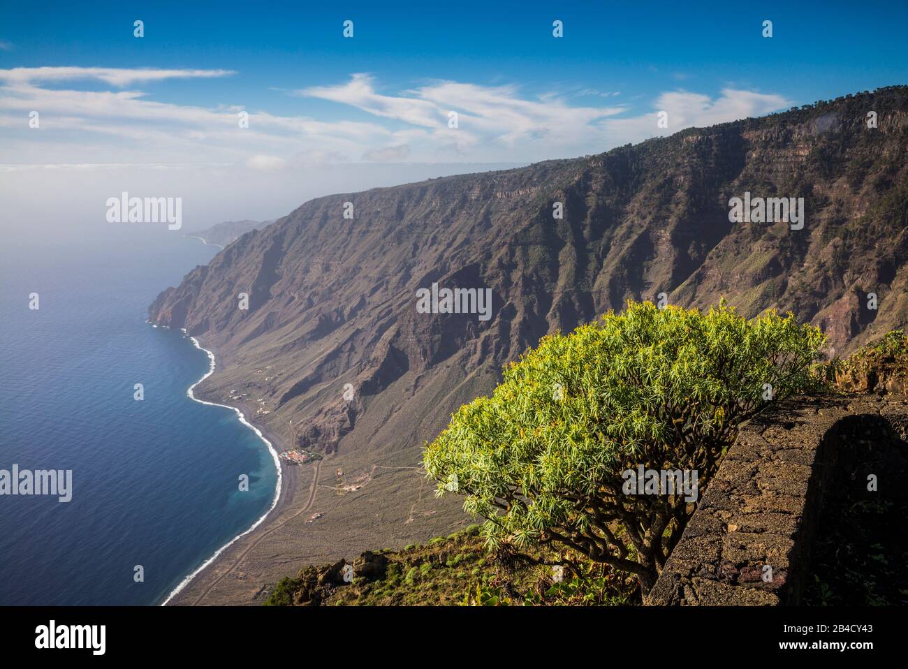 Spanien, Kanarische Inseln, Insel El Hierro, Mirador de Isora, Erhöhte Ansicht der Ostküste Stockfoto