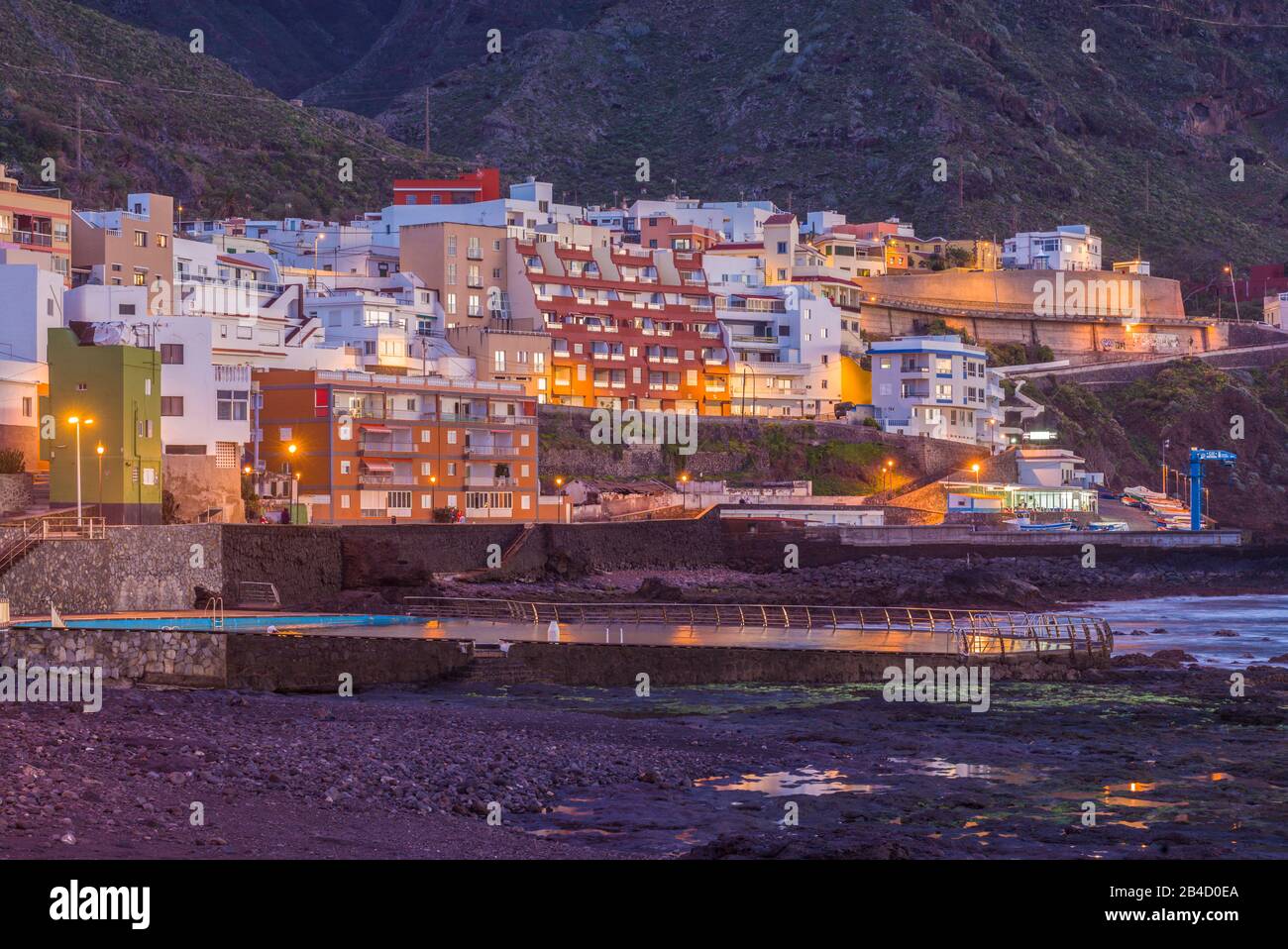 Spanien, Kanarische Inseln, Teneriffa, Bajamar, Coastal Resort Hotels, Dämmerung Stockfoto