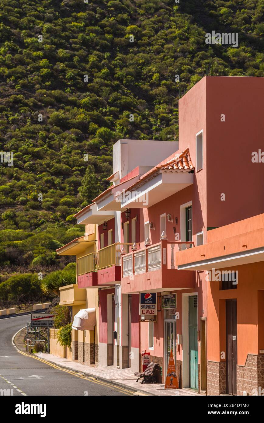 Spanien, Kanarische Inseln, Teneriffa, Santiago del Teide, Stadt, Gebäude Stockfoto