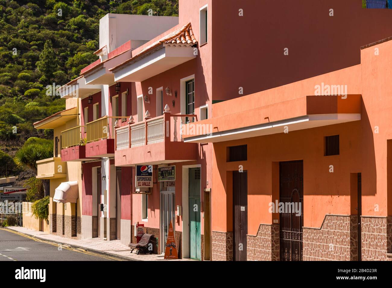 Spanien, Kanarische Inseln, Teneriffa, Santiago del Teide, Stadt, Gebäude Stockfoto