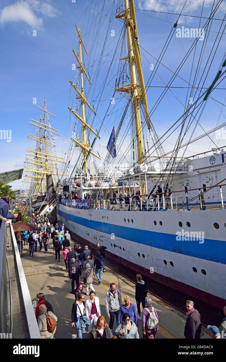 Europa, Deutschland, Hansestadt Hamburg, Hafenjubiläum, Dreimastschiff mir, Besucherandrang, Stockfoto