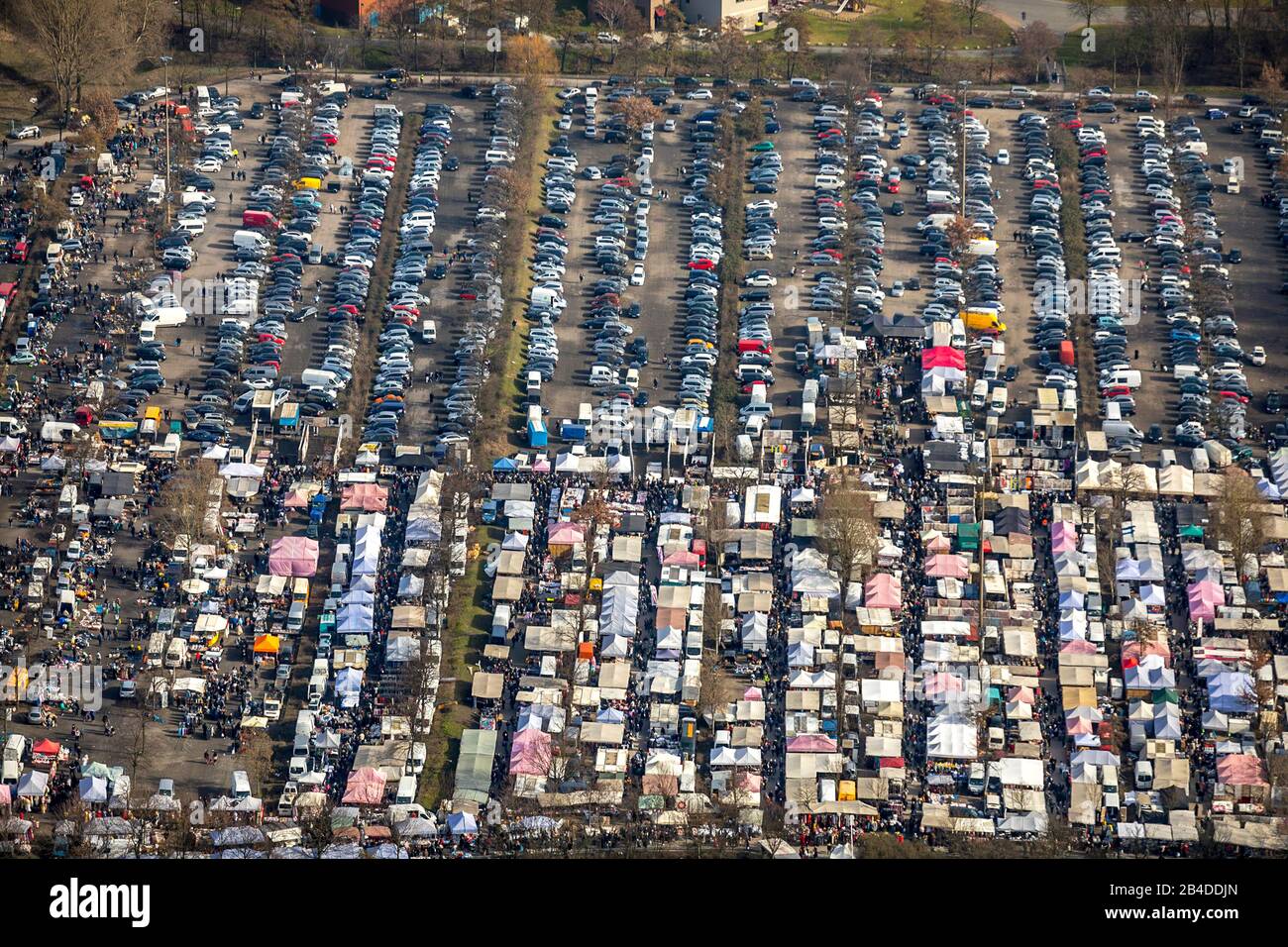 Luftbild, Flohmarkt Gelsenkirchen, südlich der Arena Schalke,  Gelsenkirchen, Ruhrgebiet, Nordrhein-Westfalen, Deutschland Stockfotografie  - Alamy