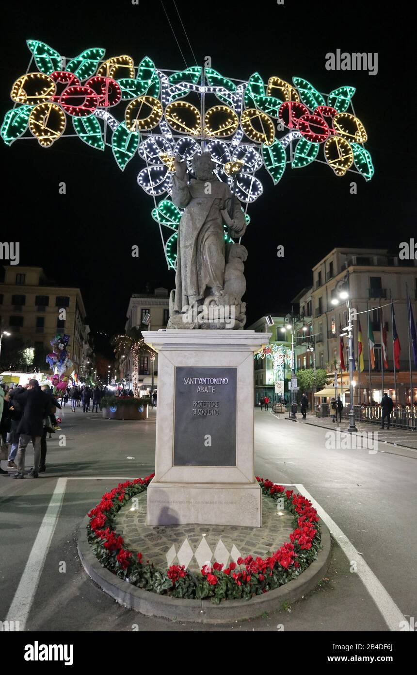 Sorrento - Statua di Sant'Antonino auf der Piazza Tasso Stockfoto