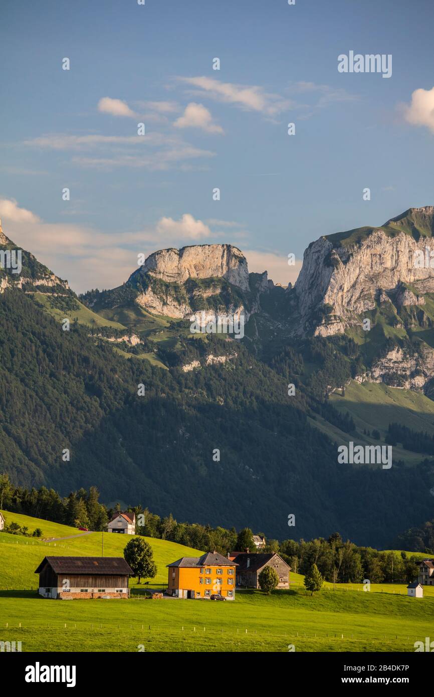 Appenzellerland, Schweiz, Alpen, Berge, Abend, Appenzell, Hüser, Furgglenfirst, Saxer GAP, Kamor, Stockfoto