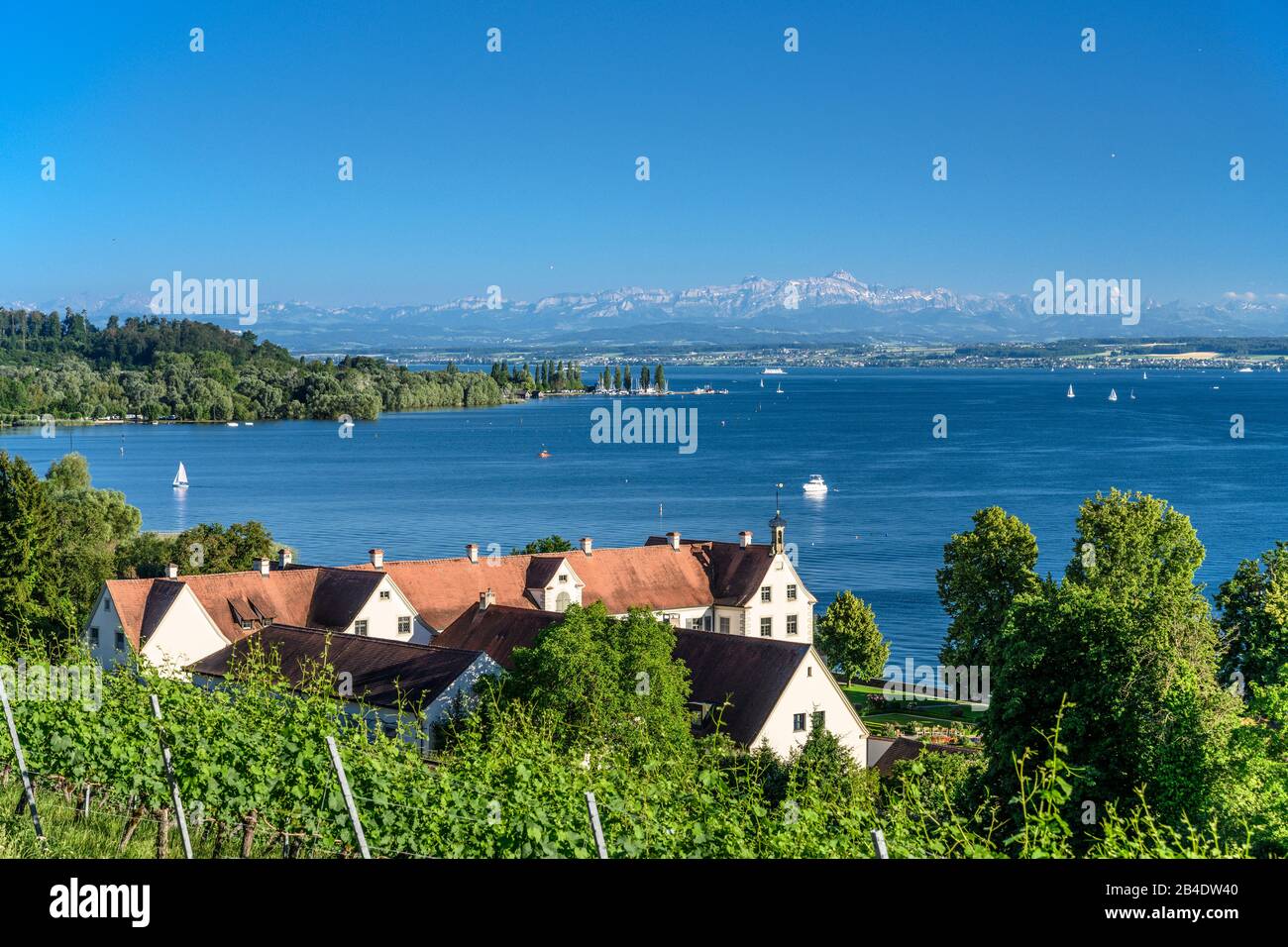 Deutschland, Baden-Württemberg, Bodensee, Uhldingen-Mühlhofen, Schloss Maurach gegen Säntis, Blick von der Wallfahrtskirche Birnau Stockfoto