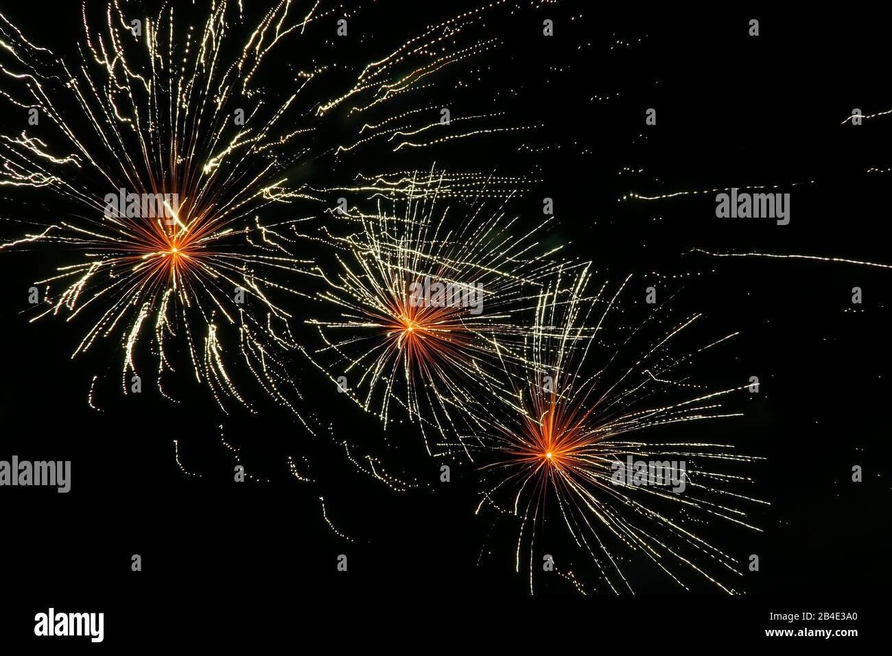 Feuerwerk am 14. Juli in Coursan, Nationalfeiertag, Sturm auf die Bastille Stockfoto