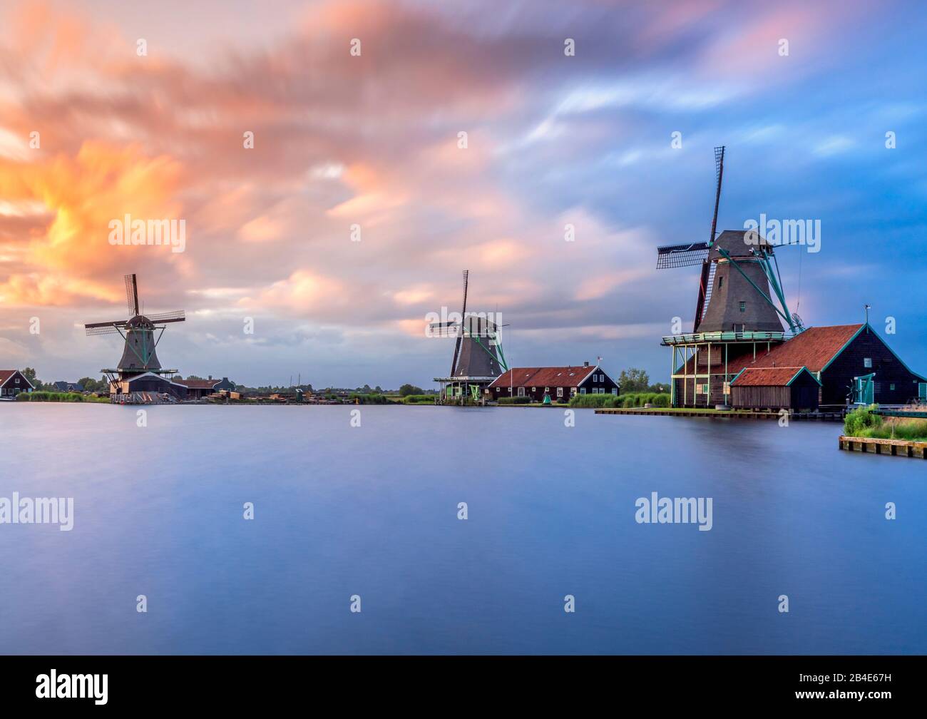 Alte Windmühlen, Zaanse Schans, Freilichtmuseum, Zaanstad, Nordholland, Holland, Niederlande, Europa Stockfoto