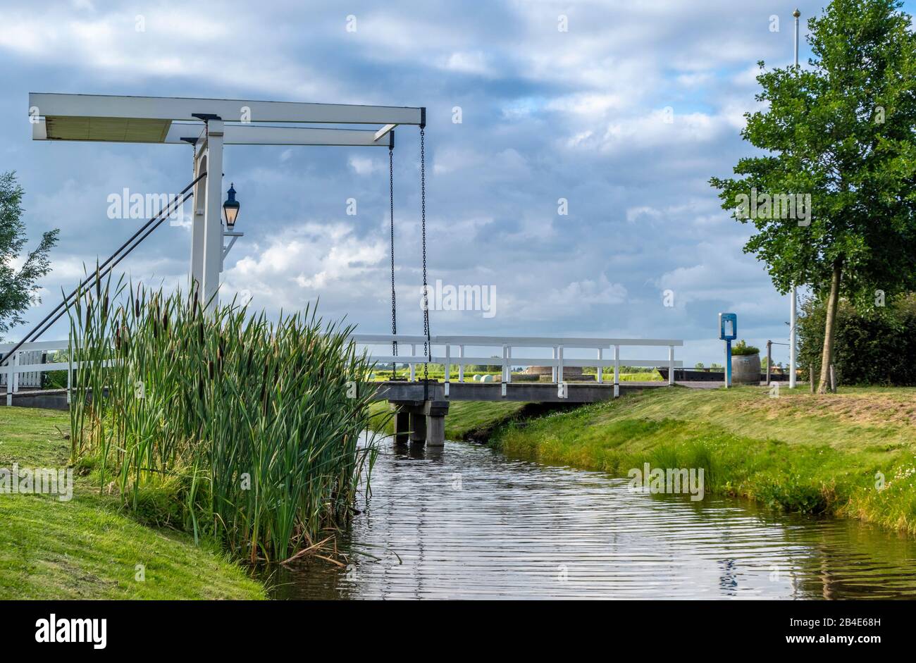 Zugbrücke im Museumsdorf Zaanse Schans, Zaandam, Niederlande, Europa Stockfoto