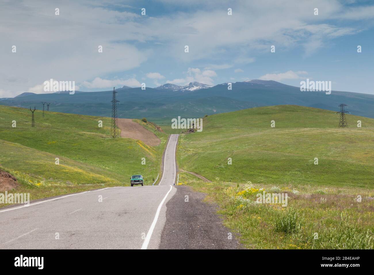 Armenien, Vorotan, Zangezur Gebirge und Straße Stockfoto