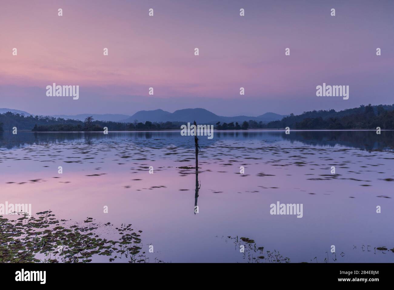 Laos, Sayyabuli, Nam Tien Lake, Abenddämmerung Stockfoto