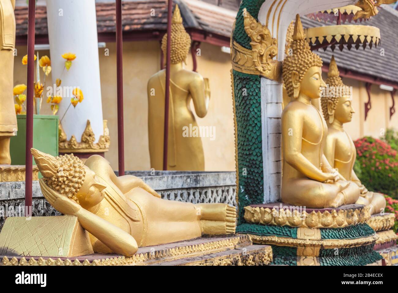 Laos, Vientiane, Wat Si Saket, Vientianes ältester Tempel, Buddhastatuen von außen Stockfoto