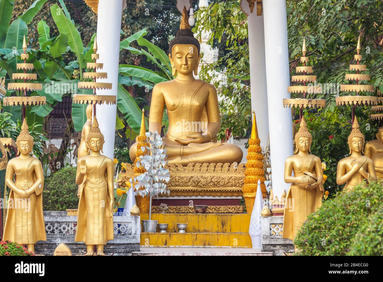 Laos, Vientiane, Wat Si Saket, Vientianes ältester Tempel, Buddhastatuen von außen Stockfoto