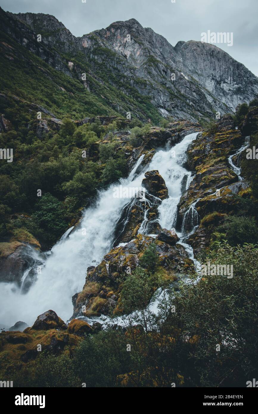 Norwegen, Jostedalsbreen, Wasserfall Stockfoto