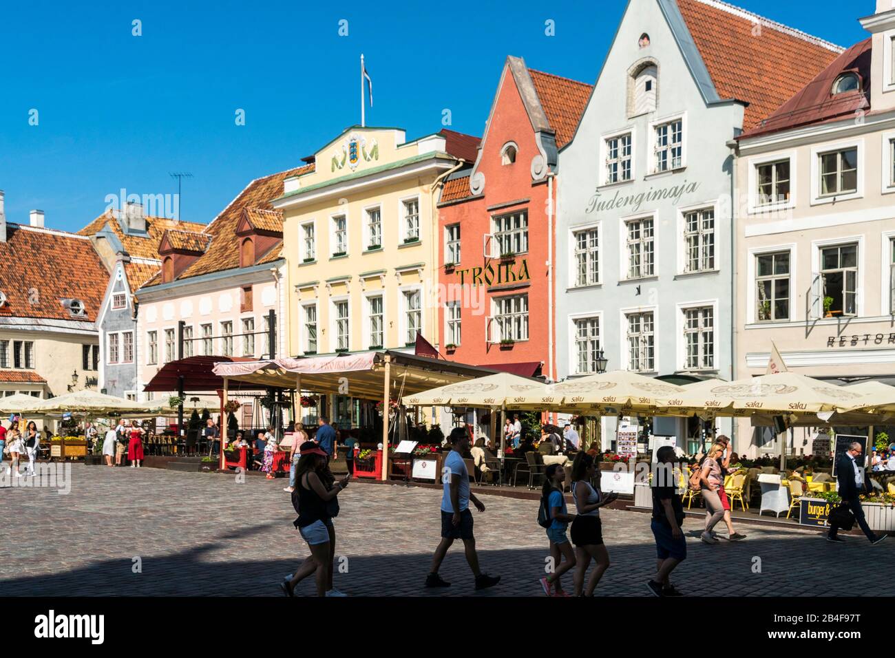 Estland, Tallinn, Raekoja Platen, Rathausplatz, Restaurants und Cafés, Stadtleben Stockfoto