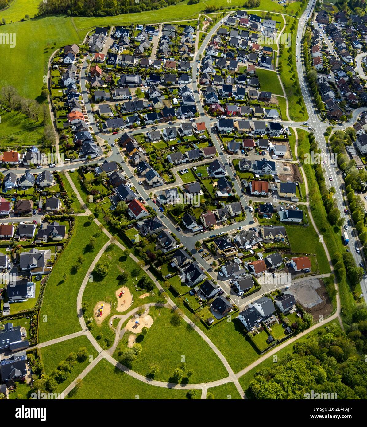 Luftbild zum Wohngebiet Am Turm und Anton-Meier-Straße in Breckerfeld, Ruhrgebiet, Nordsauerland im Land Nordrhein-Westfalen, Deutschland. Stockfoto