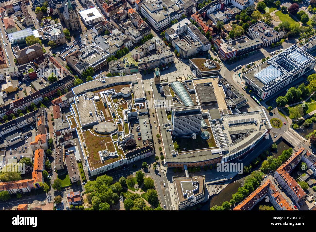 Luftbild zur Hagener Innenstadt mit historischem Rathaus, Einkaufszentrum RATHAUS GALERIE HAGEN Friedrich-Ebert-Platz in Hagen im Ruhrgebiet im Land Nordrhein-Westfalen, Deutschland Stockfoto