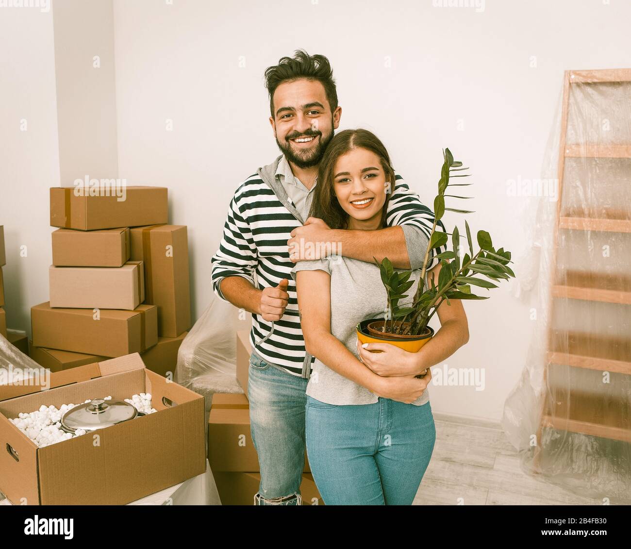 Verlegung des jungen Familienglück zu Strecke Wohnung. Stockfoto