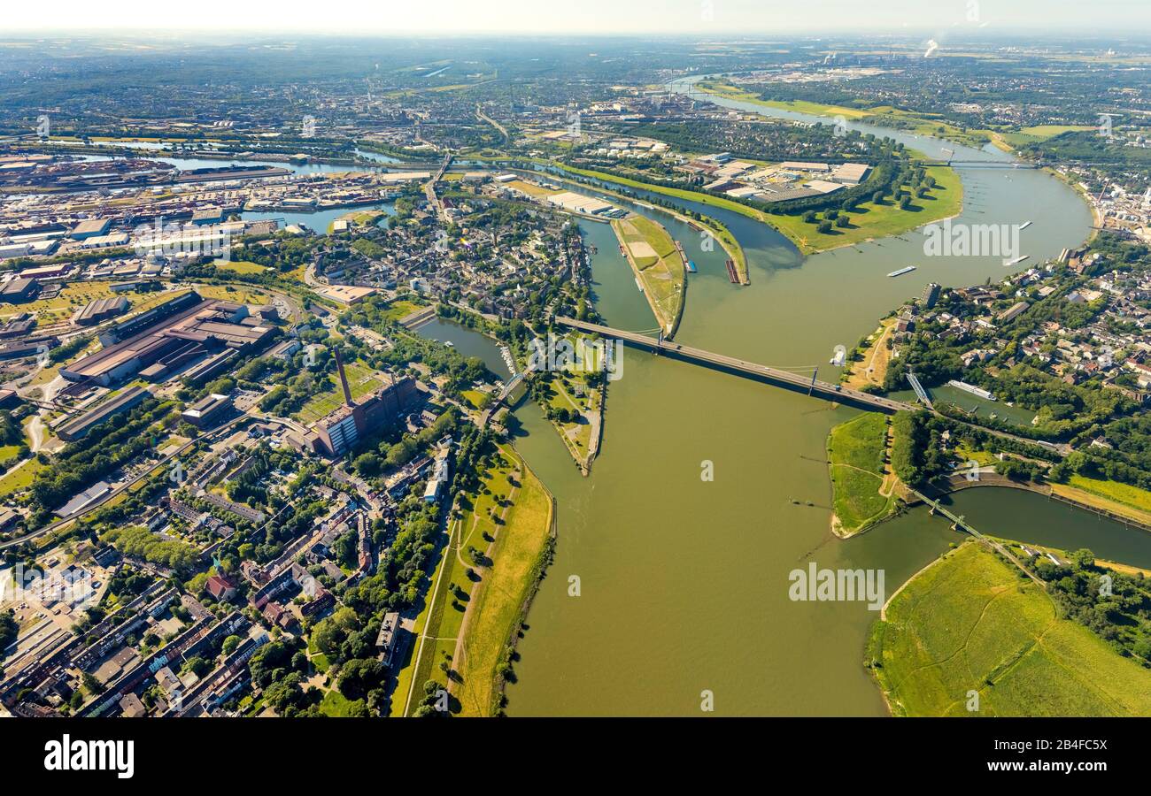 Luftbild der Flussmündungsstrecke der Ruhrniederung in den Rhein bei Ruhrort mit dem neuen Logistikgebiet des Hafen Duisburg, Duisport an der Einmündung des Rhein-Herne-Kanals in den Rhein in Duisburg im Ruhrgebiet im Bundesland Nordrhein-Westfalen in Deutschland, Stockfoto