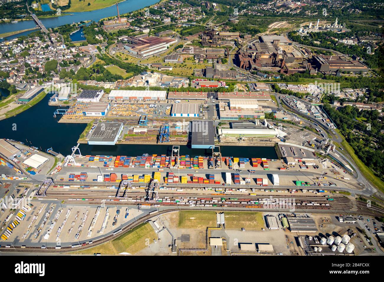 Luftbild der Firma Haeger & Schmidt Logistics in Duisburg Hafen Duisport AG an der Ruhrgebiet mit Ruhrmünze am Rhein in Übersicht und Details in Ruhrort in Duisburg im Ruhrgebiet im Bundesland Nordrhein-Westfalen in Deutschland. Stockfoto