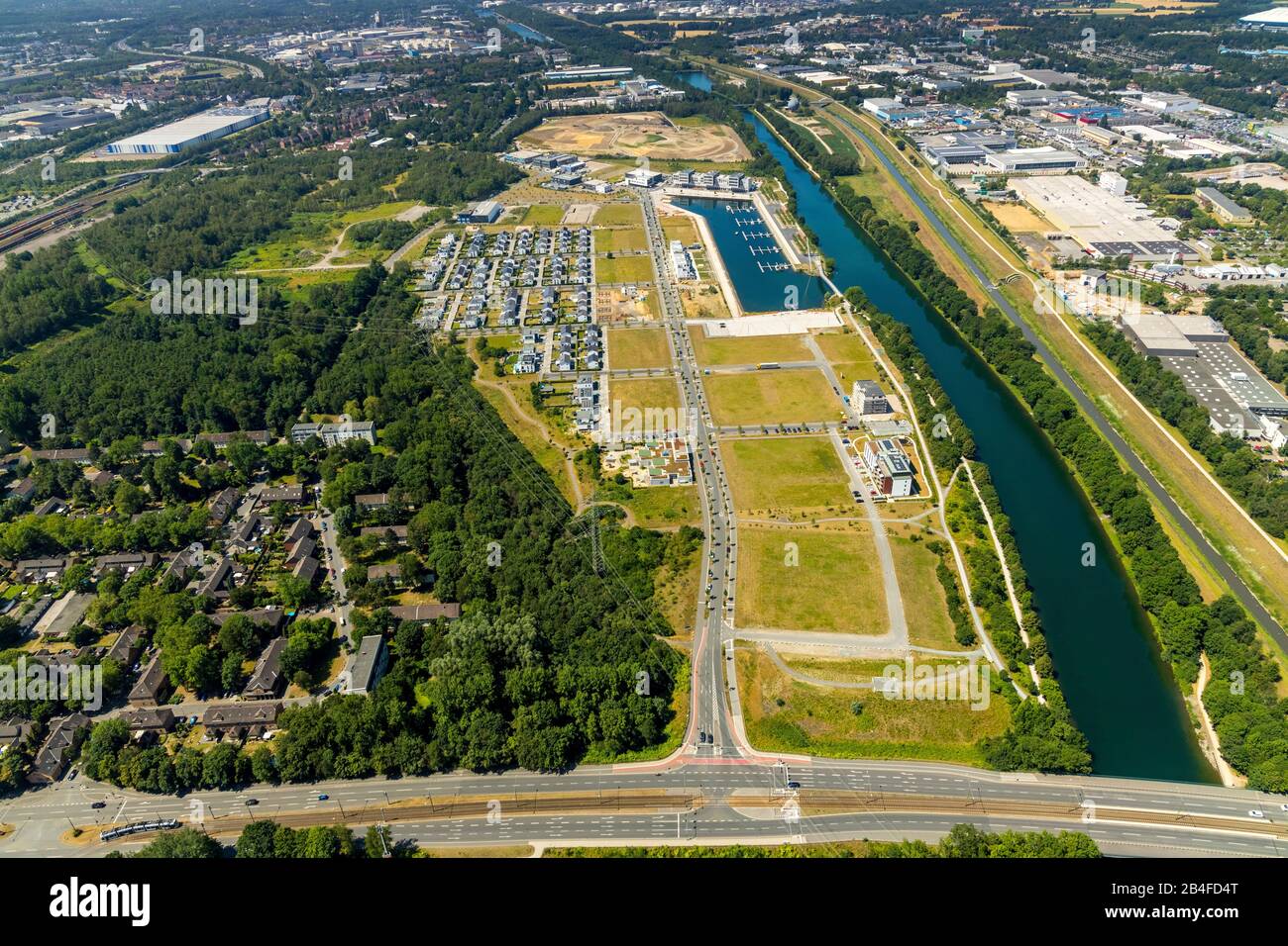 Luftbild des Stadtquartiers Graf Bismarck am Rhein-Herne-Kanal in Gelsenkirchen im Ruhrgebiet im Bundesland Nordrhein-Westfalen in Deutschland, Gelsenkirchen, Ruhrgebiet, Nordrhein-Westfalen, Deutschland, Wohngebiet, neuer Stadtteil, Emscher, Marina Stockfoto