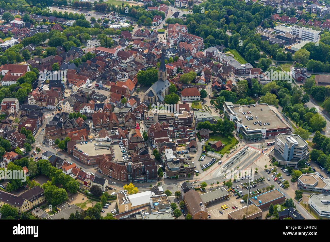 Luftbild zur Innenstadt Werne mit St. Christophorus-Kirche, Marktplatz und historischem Rathaus in Werne, Ruhrgebiet, Nordrhein-Westfalen, Deutschland Stockfoto