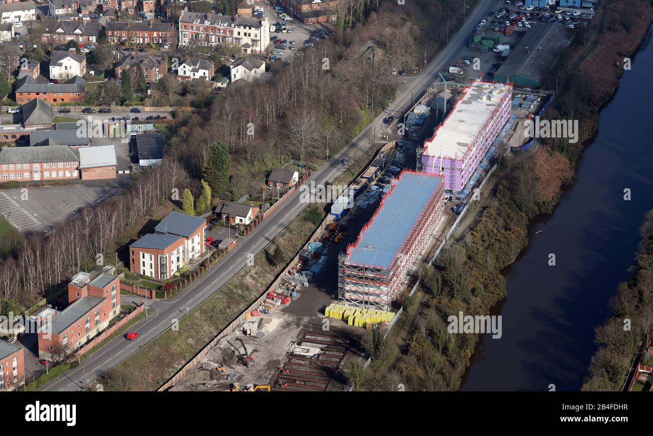 Luftaufnahme einer zwei neuen Wohnblöcke, die an der Station Road, Latchford, Warrington, Cheshire gebaut werden Stockfoto