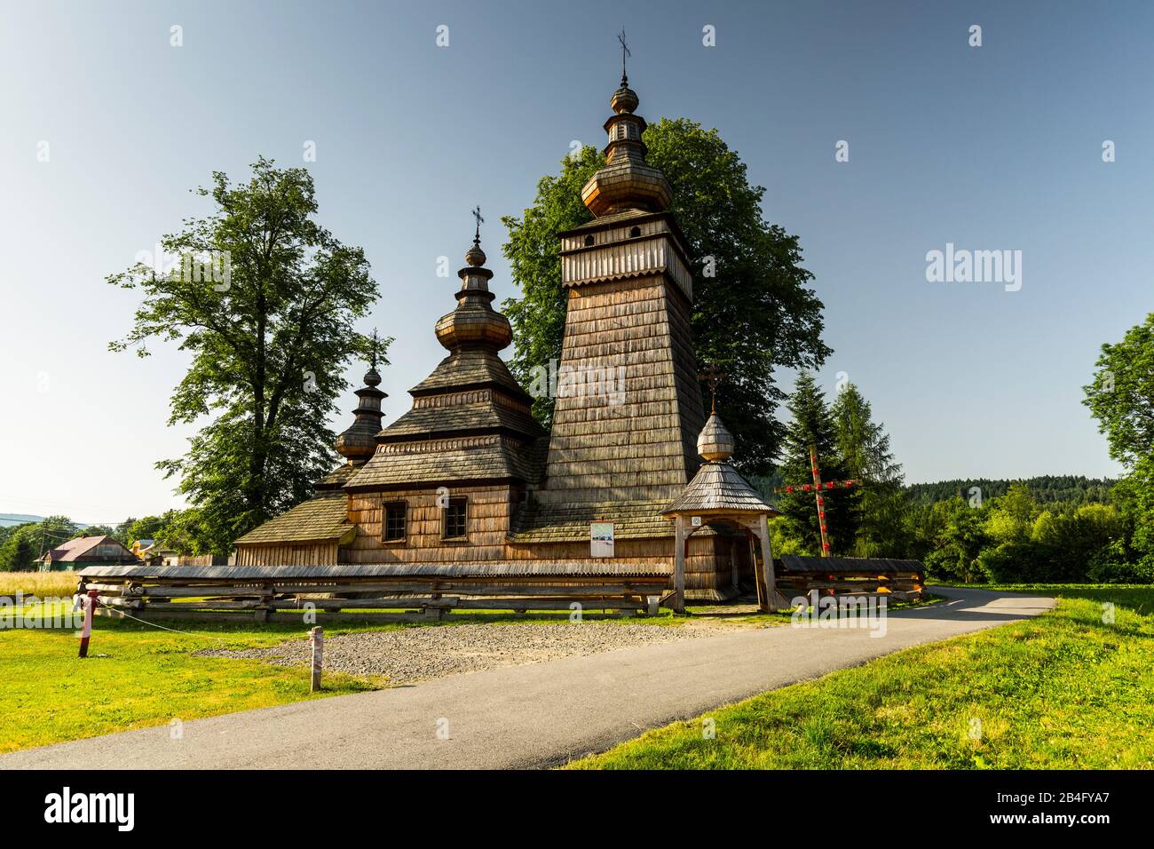 Europa, Polen, Provinz Kleinpolen, UNESCO-Weltkulturerbe, Route der Holzarchitektur, Griechische katholische Pfarrkirche St. Paraskevi in Kwiaton Stockfoto