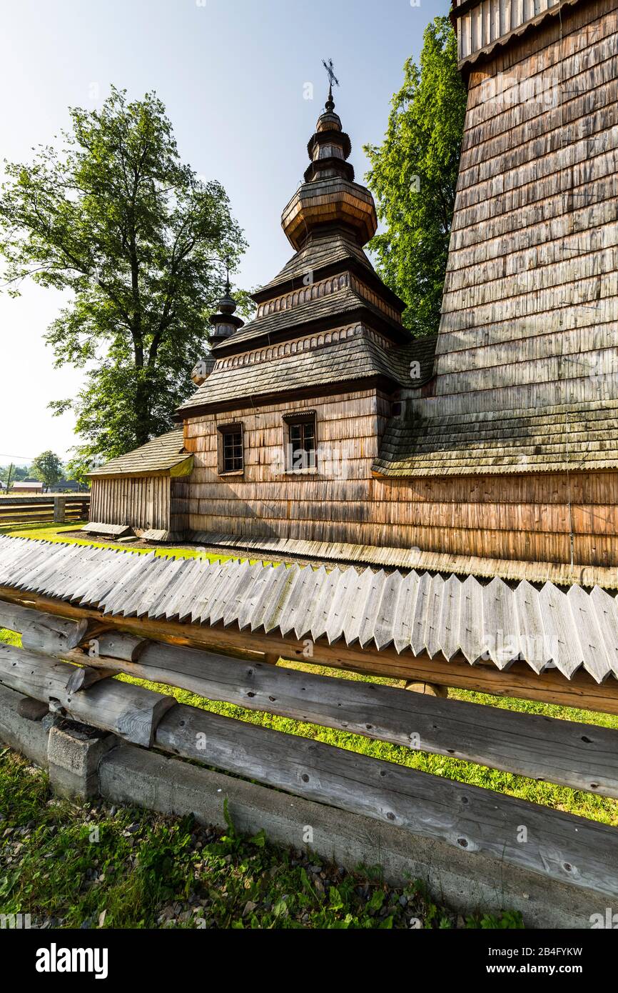 Europa, Polen, Provinz Kleinpolen, UNESCO-Weltkulturerbe, Route der Holzarchitektur, Griechische katholische Pfarrkirche St. Paraskevi in Kwiaton Stockfoto