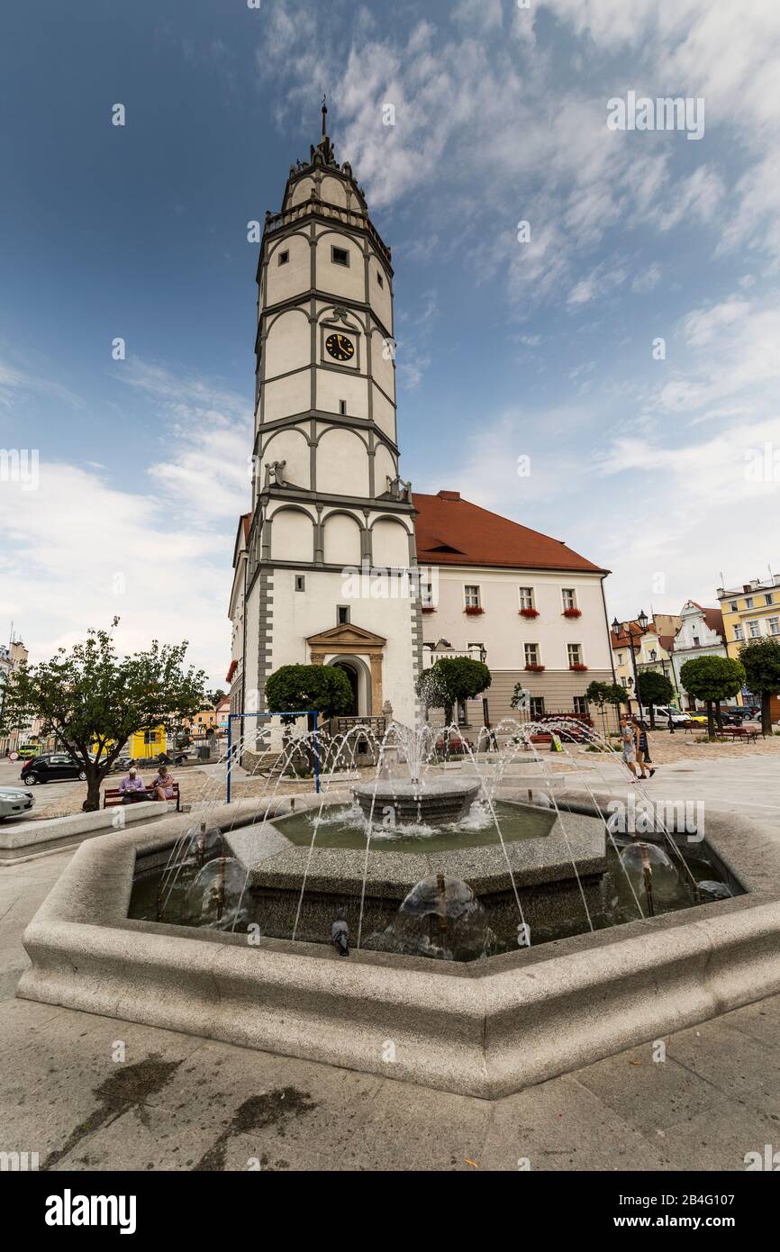 Europa, Polen, Landkreis Nysa, Provinz Opole, Paczkow/Patschkau, Rathaus und Innenstadt Stockfoto