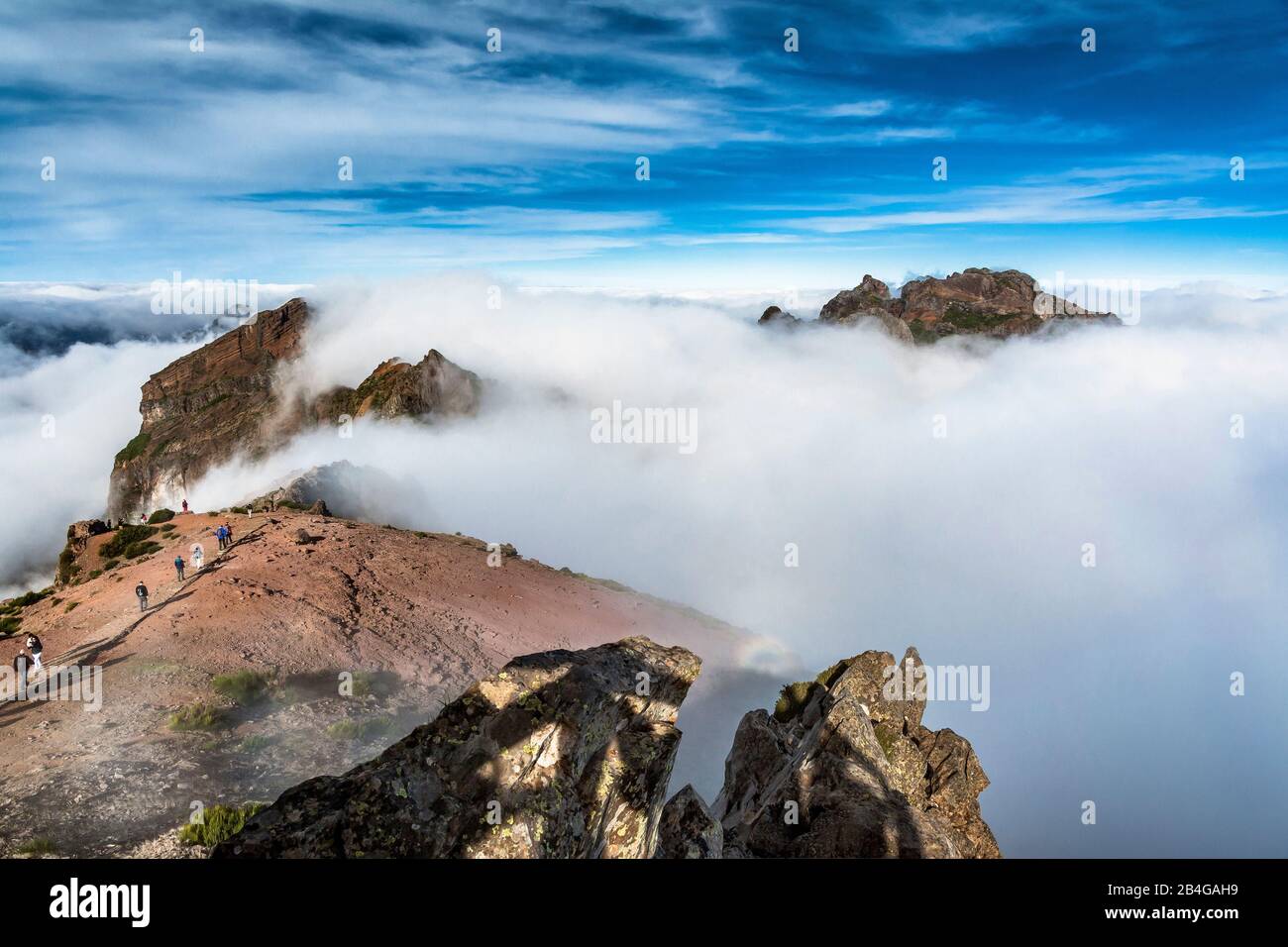 Europa, Portugal, Madeira, Pico do Arieiro, Pico Areeiro, Königsweg, Berggipfel im Nebel Stockfoto