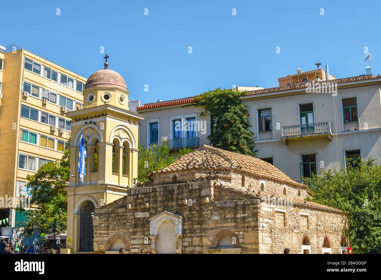 Die Pantanassa-Kirche oder die Theotokos-Kirche ist das Gebäude aus dem 10. Jahrhundert am Monastiraki-Platz in Athen, Griechenland. Stockfoto