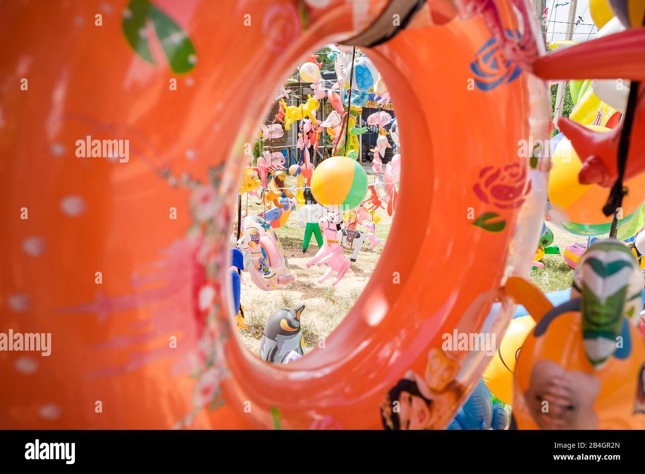 Viele Luftballons in verschiedenen Formen Stockfoto