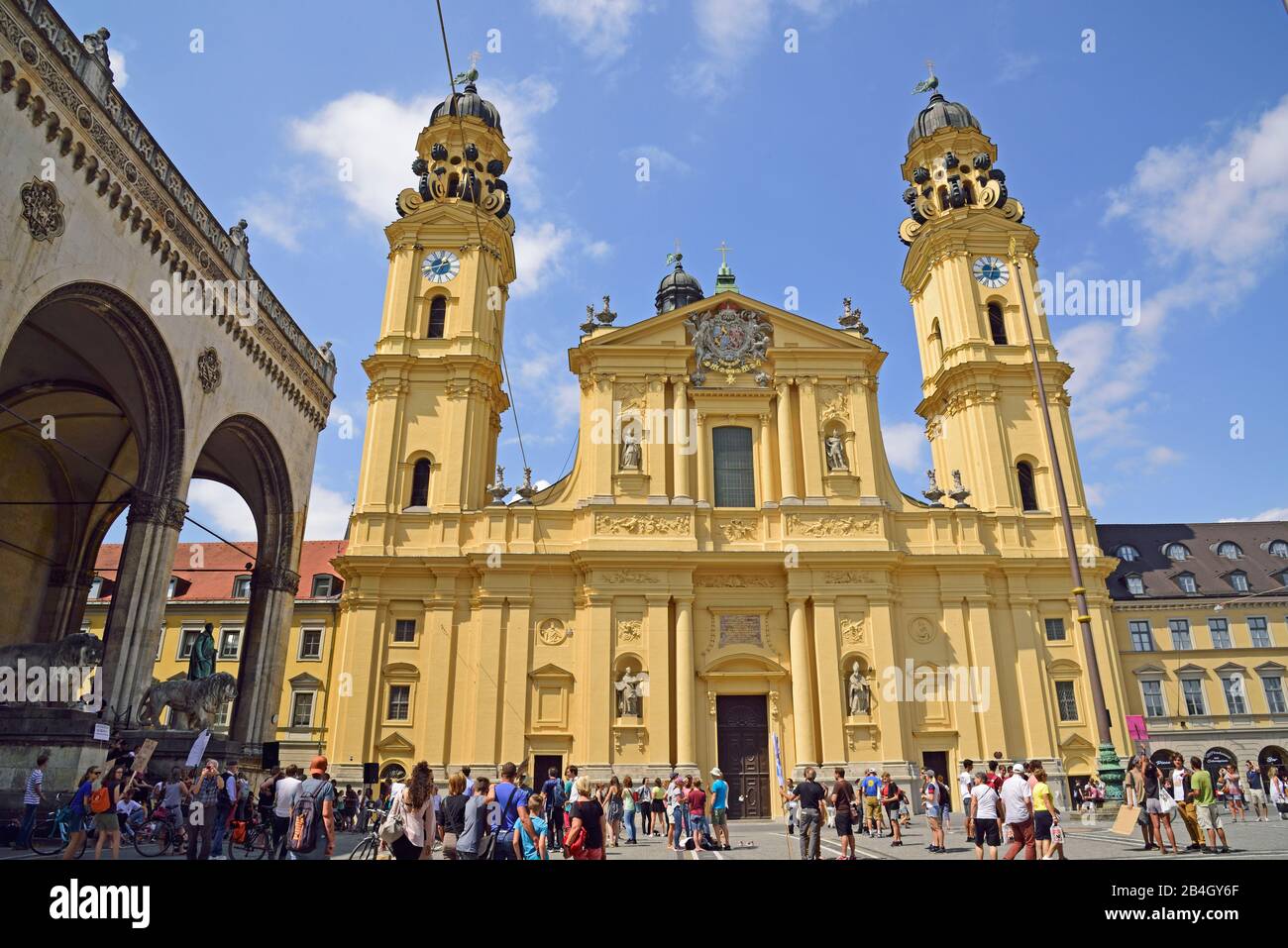Europa, Deutschland, Bayern, München, Odeonsplatz, Theatinenkirche von 1663, St. Cajetan, Gründer des Theatinerordens, Stockfoto