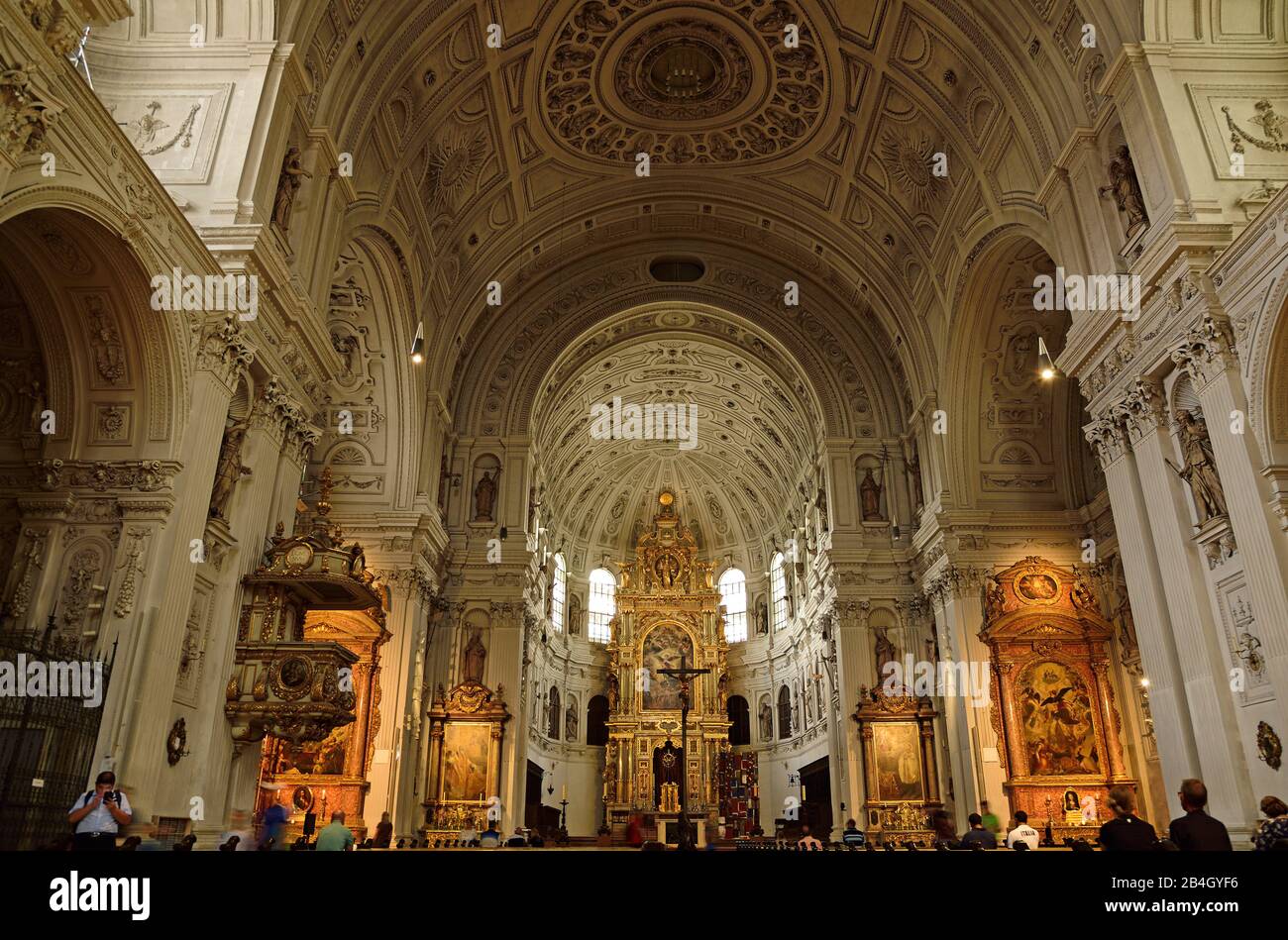 Europa, Deutschland, Bayern, München, Altstadt, St. Michael, Kirchenschiff, zweitgrößte Tonnengewölbe der Welt Stockfoto