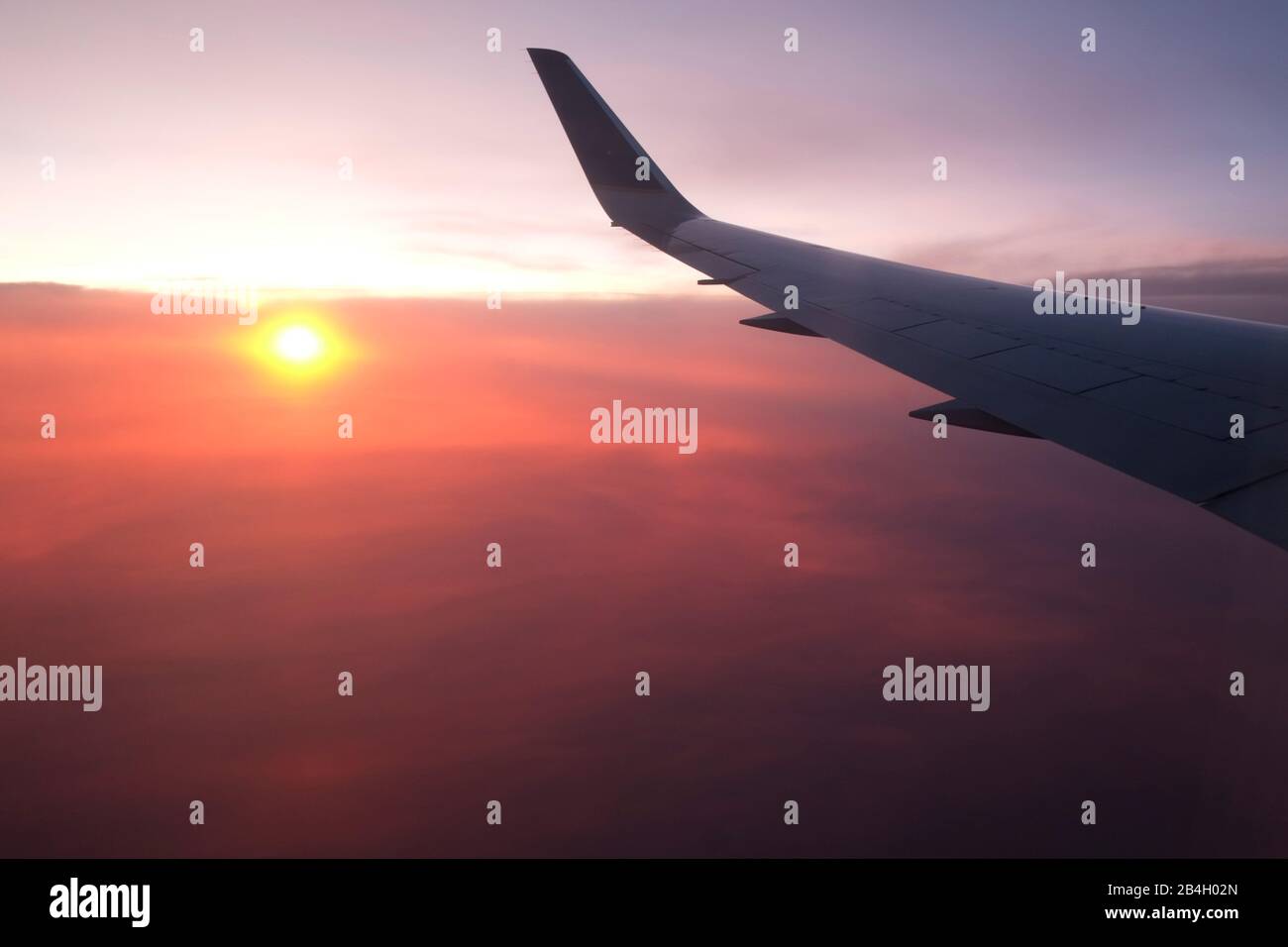 Boeing 737-Flugzeuge während des Übersee-Flugs von Newark nach Prag Stockfoto