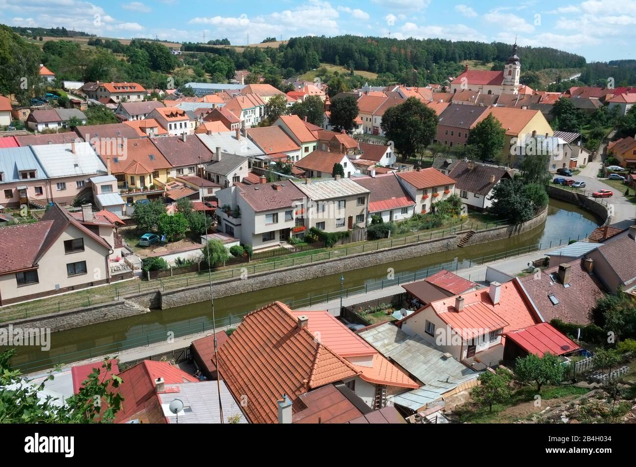 Vogelperspektive auf Brtnice, eine Stadt in der Region VysoÄina in Tschechien Stockfoto