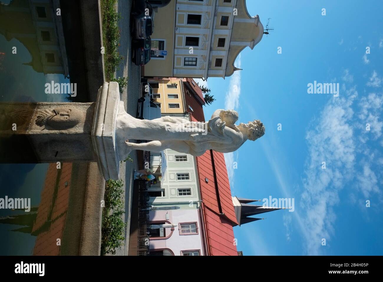 Die Statue des Silenius, die das Baby Dionisos hält, ist im Barock. Telc, Mähren, Tschechien. UNESCO-Weltkulturerbe Stockfoto