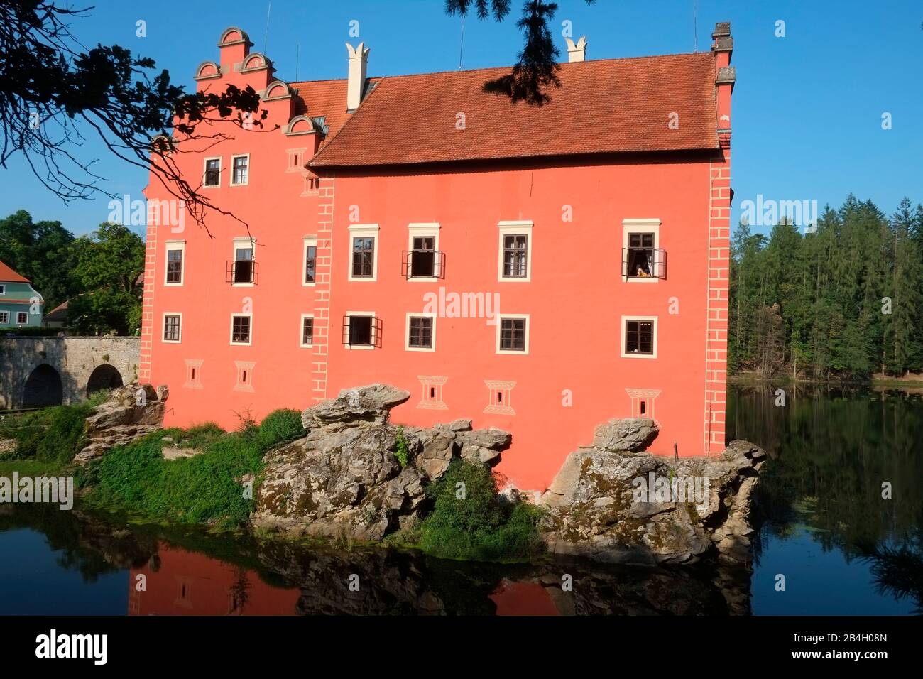 Cervena Lhota Chateau, Tschechien. Das aus dem gotischen Fort im 16. Jahrhundert wiederaufgebaute Sommerhaus war ein Ort der Unterhaltung, der Feiern und der Freizeit. Stockfoto