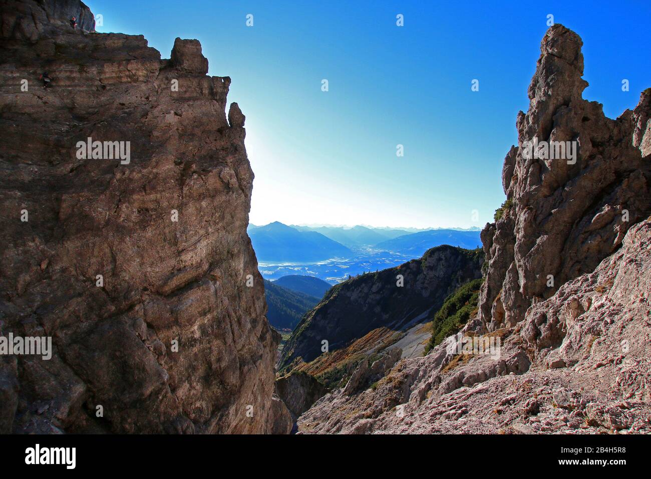 Blick vom Jubiläumssteig im Wilden Kaiser auf die Kitzbüheler Alpen Stockfoto