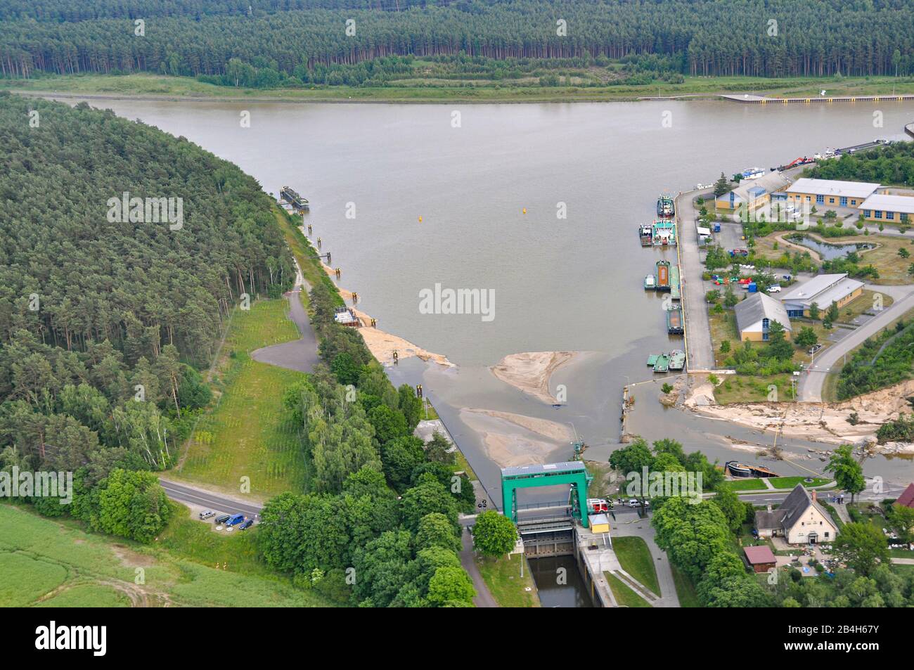 Defekter Deich, Schleuse Niegripp, Sachsen-Anhalt, Deutschland. Stockfoto