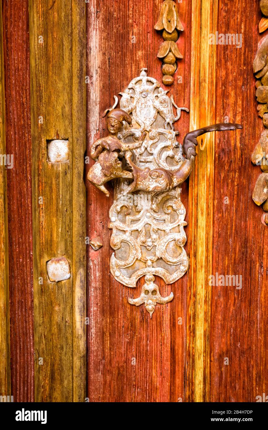 Dinkelsbühl, Türgriff am Dom St. Georg. Stockfoto