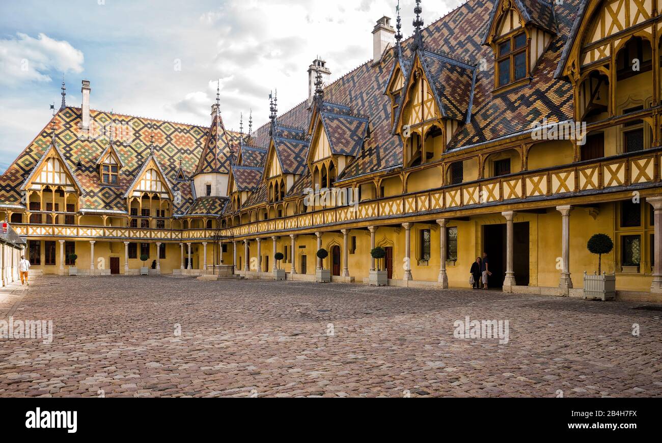 Beaune, Innenhof des Hotels Dieu Stockfoto