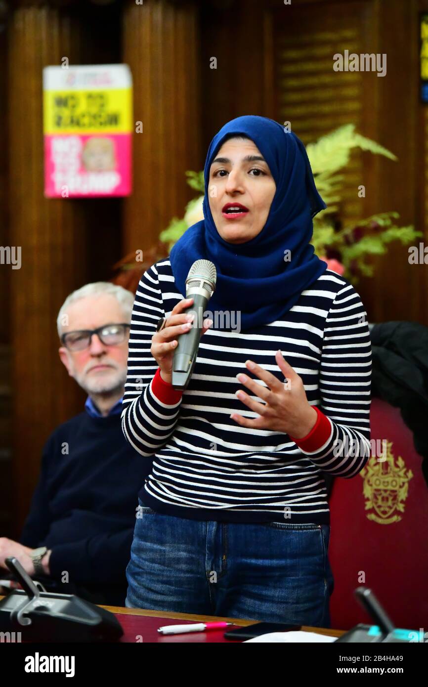 London, Großbritannien. März 2020. Die Referentin Nahella Ashraf, Langjährige Antirassistin und Frauenrechtlerin aus Manchester von The Stand Up To Racism Gastgeber, Die Das feindliche Umfeld und den Rassismus Herausfordert, wird die Demokratie, die ihr eigenes Gesetz mit Jeremy Corbyn bricht, die Brexit European Stealing Job, Migrantenrapist, muslimische Terroristen, muslimische Grooming, Afrikaner/Schwarze ist ein Krimineller oder Vergewaltiger, China das #coronavirus und ließ die Flüchtlinge am 6. März 2020 in der Islington Town Hall in London, Großbritannien ertrinken. Credit: Picture Capital/Alamy Live News Stockfoto