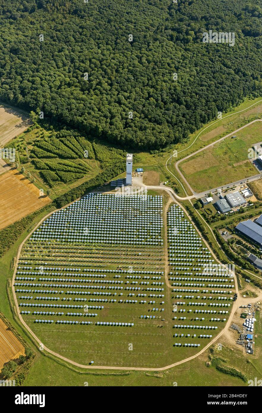 , Solarthermie-Kraftwerk mit experimentellem Solarturm in Juelich, 16.08.2013, Luftbild, Deutschland, Nordrhein-Westfalen, Juelich Stockfoto