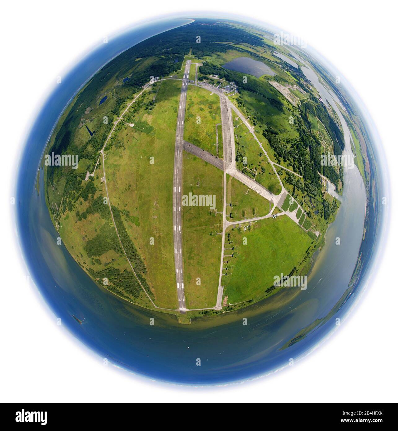 , Flugplatz Peenemunde an der Ostseeküste der Insel Usedom, 11.08.2012, Luftaufnahme, Deutschland, Mecklenburg-Vorpommern, Usedom, Peenemünde Stockfoto