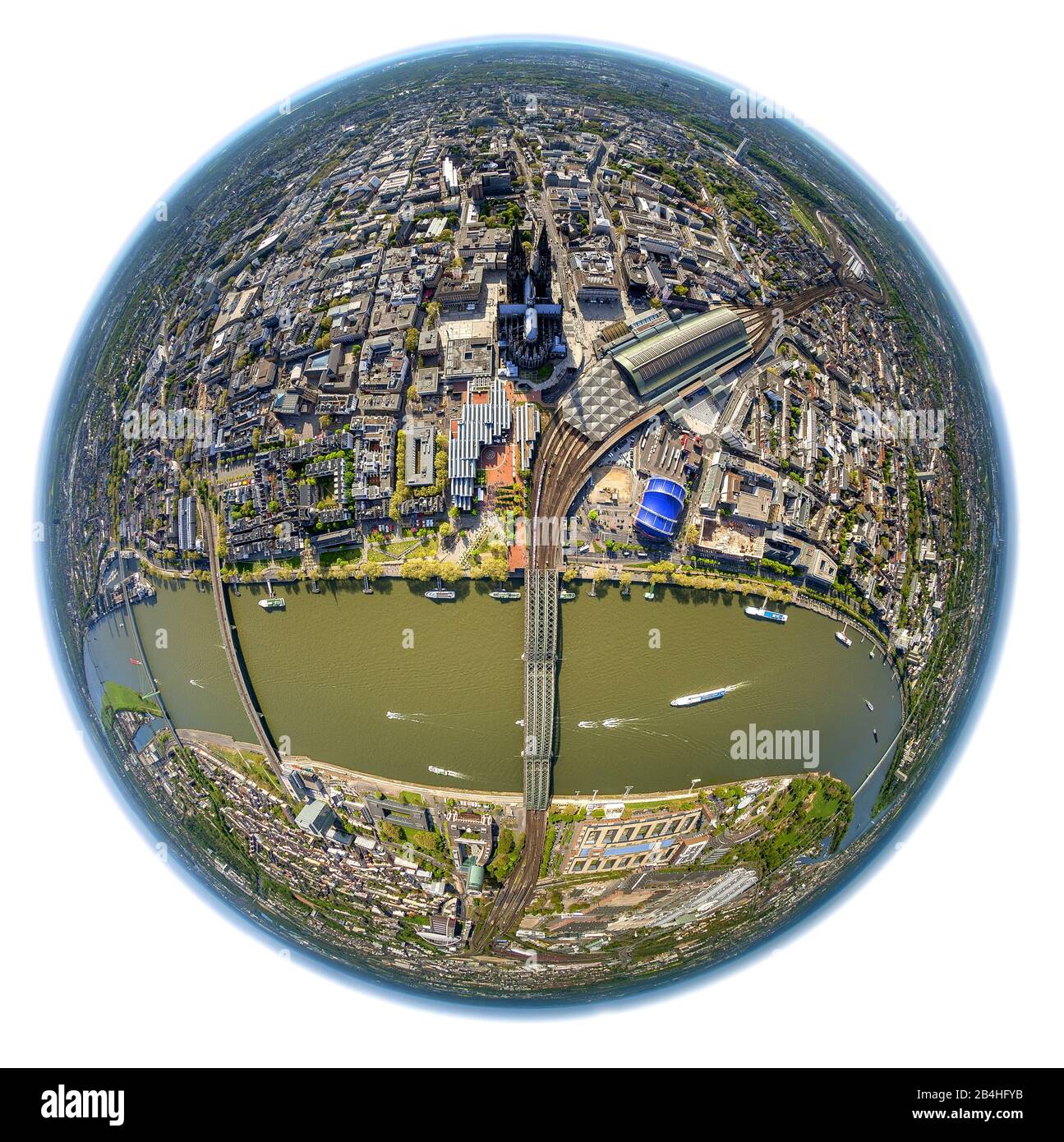 Altstadt von Köln am Rhein mit Dom, Hauptbahnhof und Brücke, 05.05.2013, Luftbild, Deutschland, Nordrhein-Westfalen, Colo Stockfoto